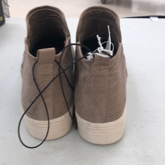 NWT booties. Tan suede - Picture 4 of 4